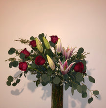 Load image into Gallery viewer, Sweetheart Bouquet
