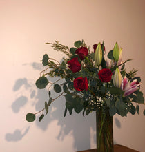 Load image into Gallery viewer, Sweetheart Bouquet
